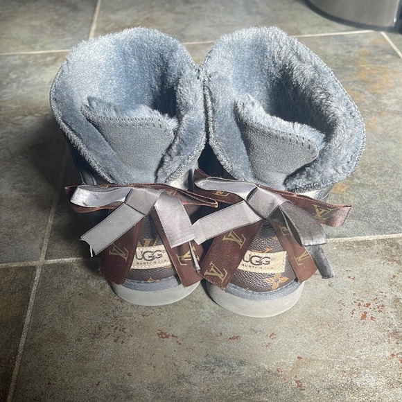 Boots - Picture 1 of 5